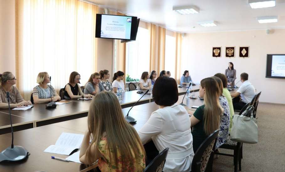 В ЕГУ И.А. Бунина состоялся областной профильный семинар «Школа молодых ученых» по проблемам гуманитарных наук