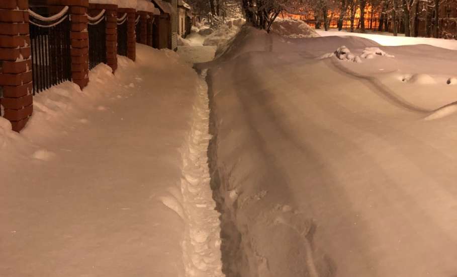 Тротуары Ельца в центре города не чищены от снега!