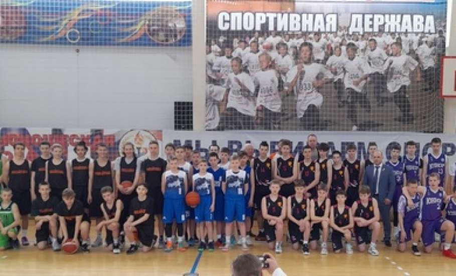 Спортсмены из Ельца приняли участие в баскетбольном турнире, который прошёл в Борисоглебске