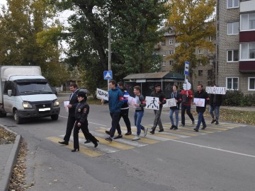 Представители ГИБДД и Добровольной молодёжной дружины города Ельца провели акцию «Лайк водителю» Представители ГИБДД и Добровольной молодёжной дружины города Ельца провели акцию «Лайк водителю»