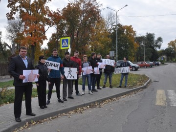 Представители ГИБДД и Добровольной молодёжной дружины города Ельца провели акцию «Лайк водителю» Представители ГИБДД и Добровольной молодёжной дружины города Ельца провели акцию «Лайк водителю»