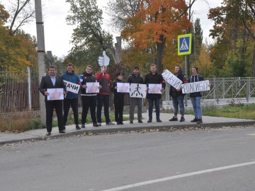 Представители ГИБДД и Добровольной молодёжной дружины города Ельца провели акцию «Лайк водителю» Представители ГИБДД и Добровольной молодёжной дружины города Ельца провели акцию «Лайк водителю»