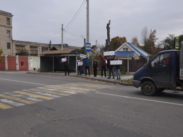 Представители ГИБДД и Добровольной молодёжной дружины города Ельца провели акцию «Лайк водителю» Представители ГИБДД и Добровольной молодёжной дружины города Ельца провели акцию «Лайк водителю»