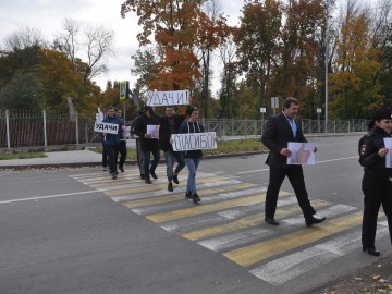 Представители ГИБДД и Добровольной молодёжной дружины города Ельца провели акцию «Лайк водителю» Представители ГИБДД и Добровольной молодёжной дружины города Ельца провели акцию «Лайк водителю»
