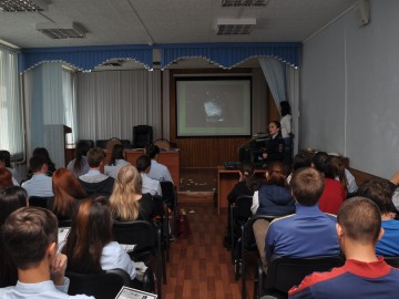 Сотрудники Госавтоинспекции провели со студентами Елецкого железнодорожного техникума необычное профилактическое мероприятие «Краш-курс»