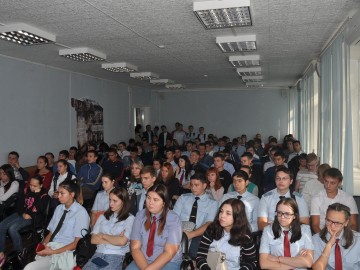 Сотрудники Госавтоинспекции провели со студентами Елецкого железнодорожного техникума необычное профилактическое мероприятие «Краш-курс»