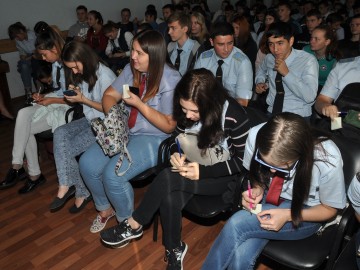 Сотрудники Госавтоинспекции провели со студентами Елецкого железнодорожного техникума необычное профилактическое мероприятие «Краш-курс»