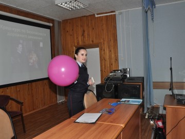 Сотрудники Госавтоинспекции провели со студентами Елецкого железнодорожного техникума необычное профилактическое мероприятие «Краш-курс»