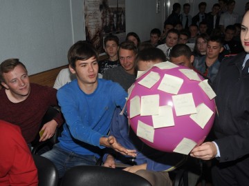 Сотрудники Госавтоинспекции провели со студентами Елецкого железнодорожного техникума необычное профилактическое мероприятие «Краш-курс»