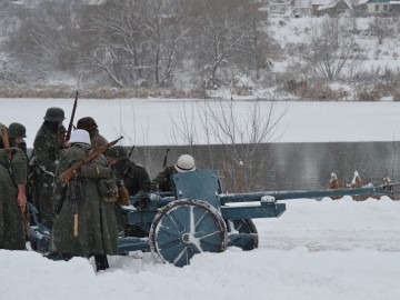 На берегу реки Быстрая Сосна прошла военно-историческая реконструкция, посвящённая боям 1941 года за город Елец