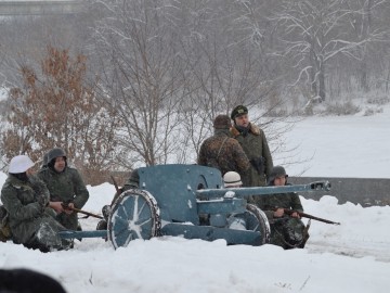 На берегу реки Быстрая Сосна прошла военно-историческая реконструкция, посвящённая боям 1941 года за город Елец