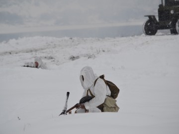 На берегу реки Быстрая Сосна прошла военно-историческая реконструкция, посвящённая боям 1941 года за город Елец