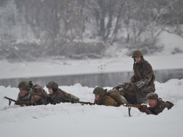 На берегу реки Быстрая Сосна прошла военно-историческая реконструкция, посвящённая боям 1941 года за город Елец