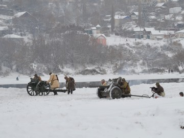 На берегу реки Быстрая Сосна прошла военно-историческая реконструкция, посвящённая боям 1941 года за город Елец