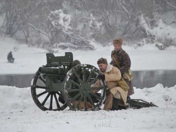 На берегу реки Быстрая Сосна прошла военно-историческая реконструкция, посвящённая боям 1941 года за город Елец