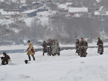 На берегу реки Быстрая Сосна прошла военно-историческая реконструкция, посвящённая боям 1941 года за город Елец