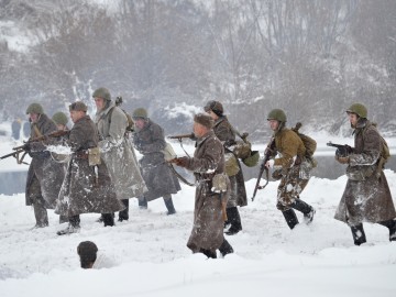 На берегу реки Быстрая Сосна прошла военно-историческая реконструкция, посвящённая боям 1941 года за город Елец