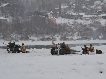 На берегу реки Быстрая Сосна прошла военно-историческая реконструкция, посвящённая боям 1941 года за город Елец