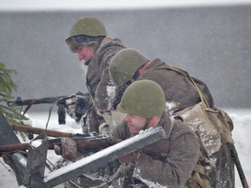 На берегу реки Быстрая Сосна прошла военно-историческая реконструкция, посвящённая боям 1941 года за город Елец
