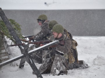 На берегу реки Быстрая Сосна прошла военно-историческая реконструкция, посвящённая боям 1941 года за город Елец
