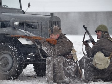 На берегу реки Быстрая Сосна прошла военно-историческая реконструкция, посвящённая боям 1941 года за город Елец