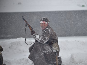 На берегу реки Быстрая Сосна прошла военно-историческая реконструкция, посвящённая боям 1941 года за город Елец