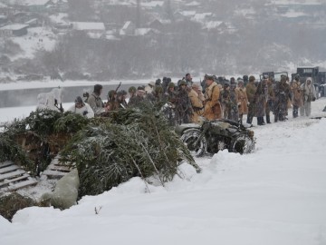 На берегу реки Быстрая Сосна прошла военно-историческая реконструкция, посвящённая боям 1941 года за город Елец