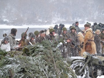 На берегу реки Быстрая Сосна прошла военно-историческая реконструкция, посвящённая боям 1941 года за город Елец