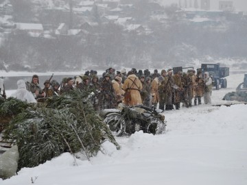 На берегу реки Быстрая Сосна прошла военно-историческая реконструкция, посвящённая боям 1941 года за город Елец