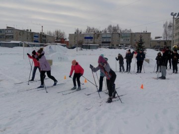 На стадионе посёлка Газопровод прошёл спортивный праздник «Новогодние гонки»