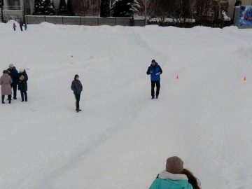 На стадионе посёлка Газопровод прошёл спортивный праздник «Новогодние гонки»