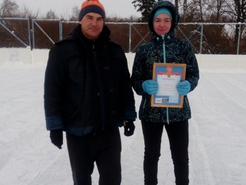 На стадионе посёлка Газопровод прошёл спортивный праздник «Новогодние гонки»