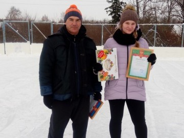 На стадионе посёлка Газопровод прошёл спортивный праздник «Новогодние гонки»