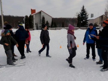 На стадионе посёлка Газопровод прошёл спортивный праздник «Новогодние гонки»
