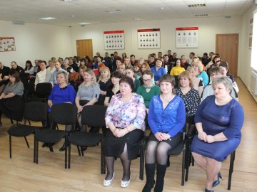 Накануне Международного женского дня мужская половина ОМВД России по г. Ельцу подготовили праздничное поздравление для своих коллег-женщин