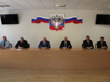 Накануне Международного женского дня мужская половина ОМВД России по г. Ельцу подготовили праздничное поздравление для своих коллег-женщин