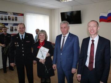 Накануне Международного женского дня мужская половина ОМВД России по г. Ельцу подготовили праздничное поздравление для своих коллег-женщин