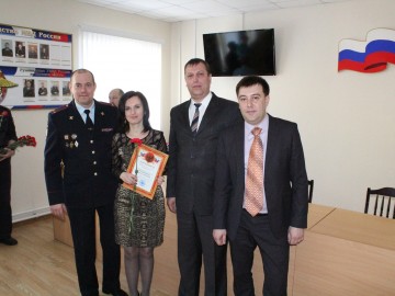 Накануне Международного женского дня мужская половина ОМВД России по г. Ельцу подготовили праздничное поздравление для своих коллег-женщин