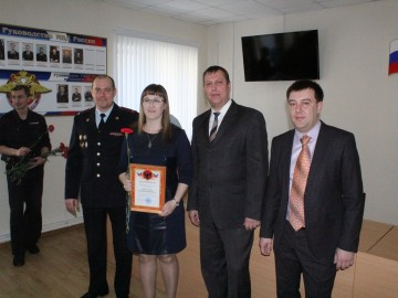 Накануне Международного женского дня мужская половина ОМВД России по г. Ельцу подготовили праздничное поздравление для своих коллег-женщин