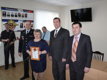 Накануне Международного женского дня мужская половина ОМВД России по г. Ельцу подготовили праздничное поздравление для своих коллег-женщин