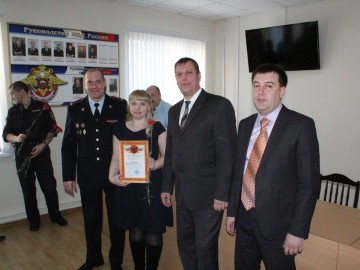 Накануне Международного женского дня мужская половина ОМВД России по г. Ельцу подготовили праздничное поздравление для своих коллег-женщин