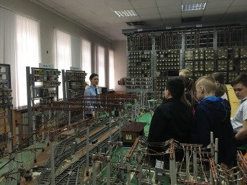 В рамках областного форума «Вместе ради детей» сотрудники Елецкого ЛО МВД России на транспорте провели экскурсию по железной дороге для учеников школы-интерната №4