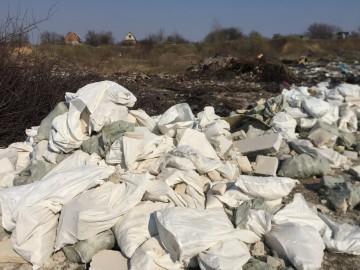 В Елецком районе обнаружена большая несанкционированная свалка мусора!
