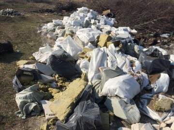 В Елецком районе обнаружена большая несанкционированная свалка мусора!