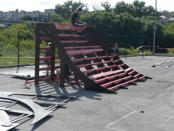 На площадке ФОК «Виктория» производится монтаж нового оборудования