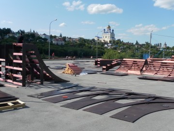 На площадке ФОК «Виктория» производится монтаж нового оборудования