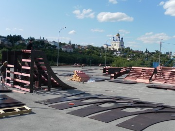 На площадке ФОК «Виктория» производится монтаж нового оборудования