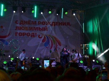 Феерическое завершение празднования дня города: для ельчан выступили Александр Немо и Ирина Дубцова Феерическое завершение празднования дня города: для ельчан выступили Александр Немо и Ирина Дубцова