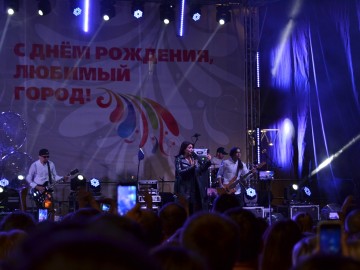 Феерическое завершение празднования дня города: для ельчан выступили Александр Немо и Ирина Дубцова Феерическое завершение празднования дня города: для ельчан выступили Александр Немо и Ирина Дубцова