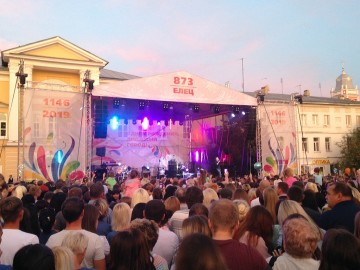 Феерическое завершение празднования дня города: для ельчан выступили Александр Немо и Ирина Дубцова Феерическое завершение празднования дня города: для ельчан выступили Александр Немо и Ирина Дубцова